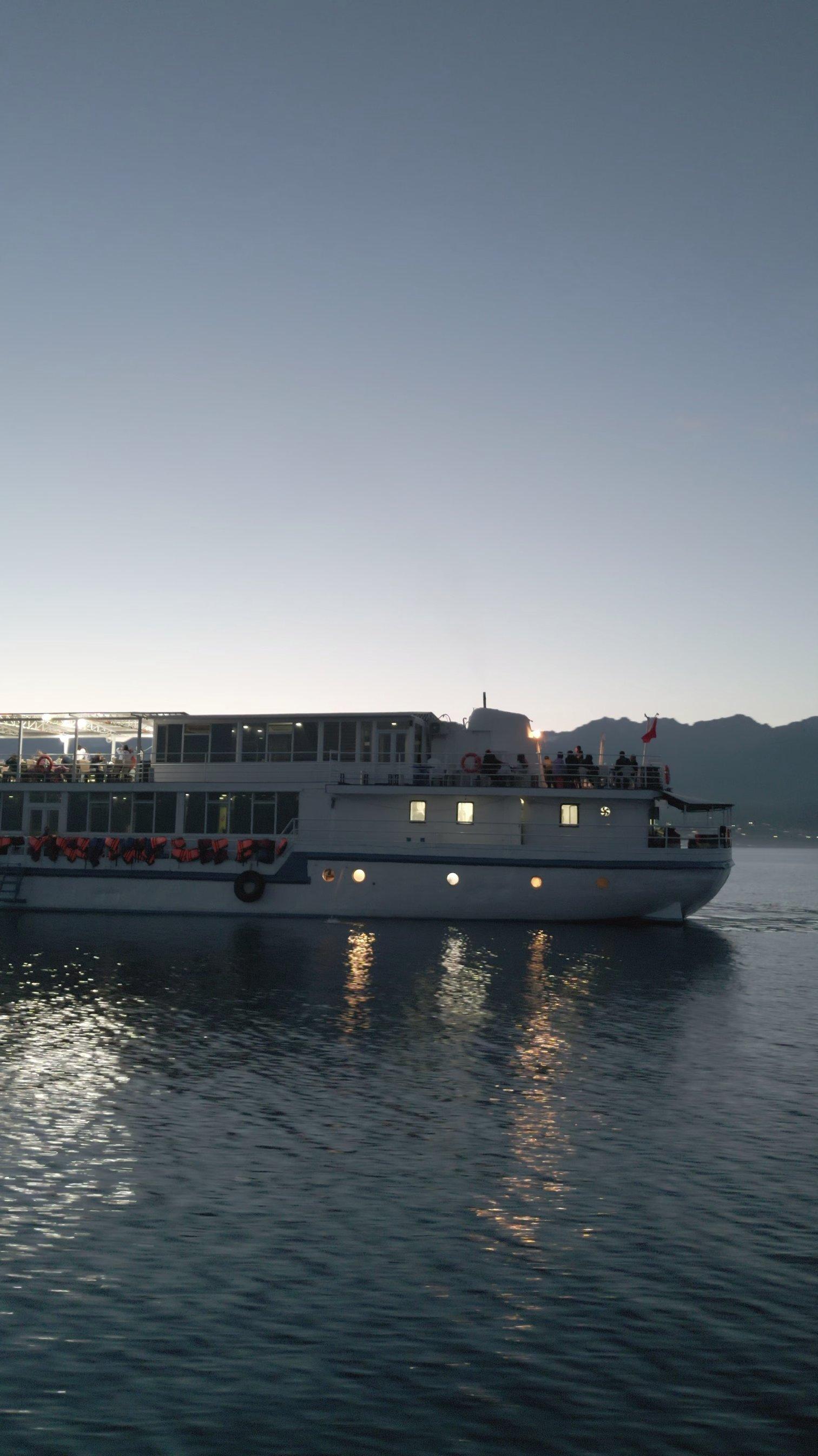 Банкет на борту